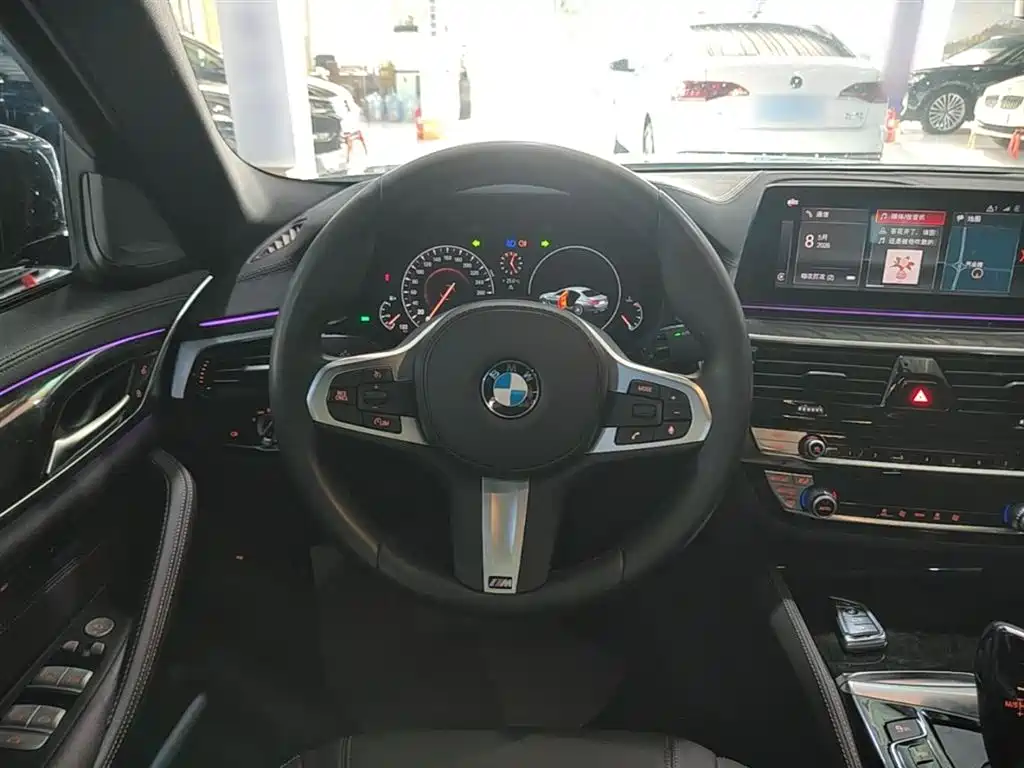 BMW 5 Series 2019 — фото 11