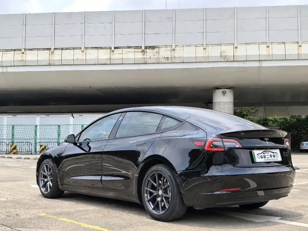Tesla Model 3 2022 — фото 10