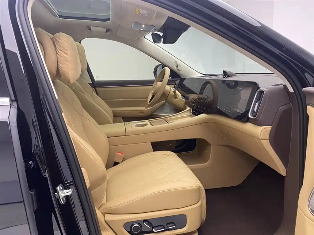 AITO M8 2025 — фото 18