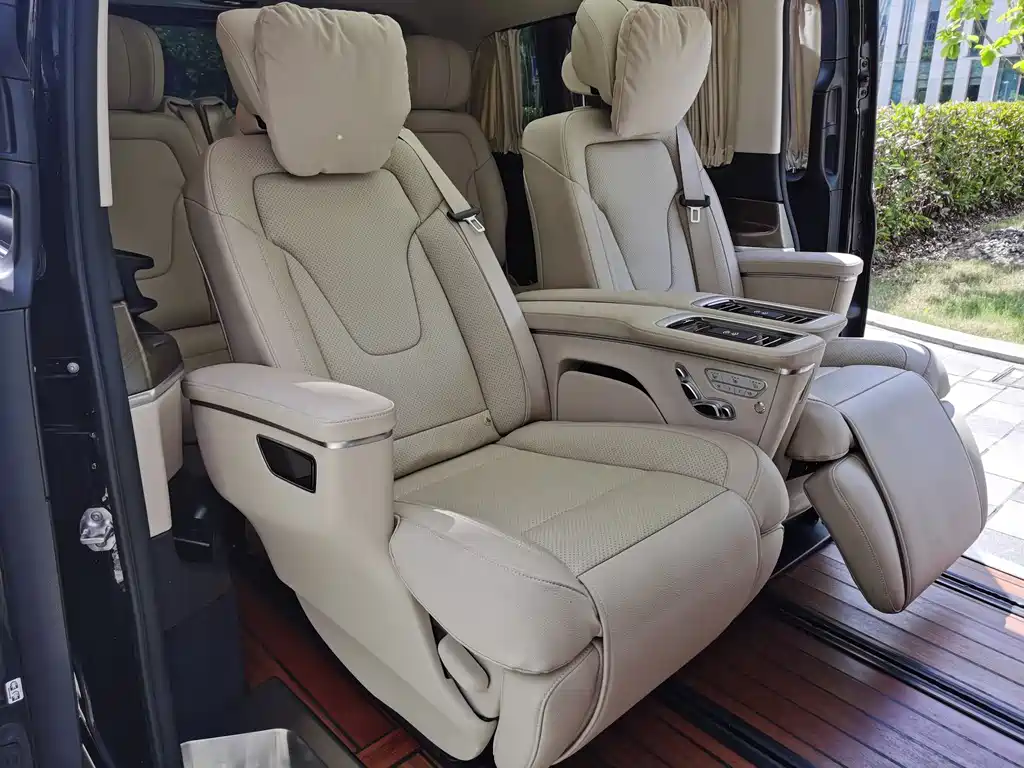 Mercedes-Benz V-Class 2021 — фото 10