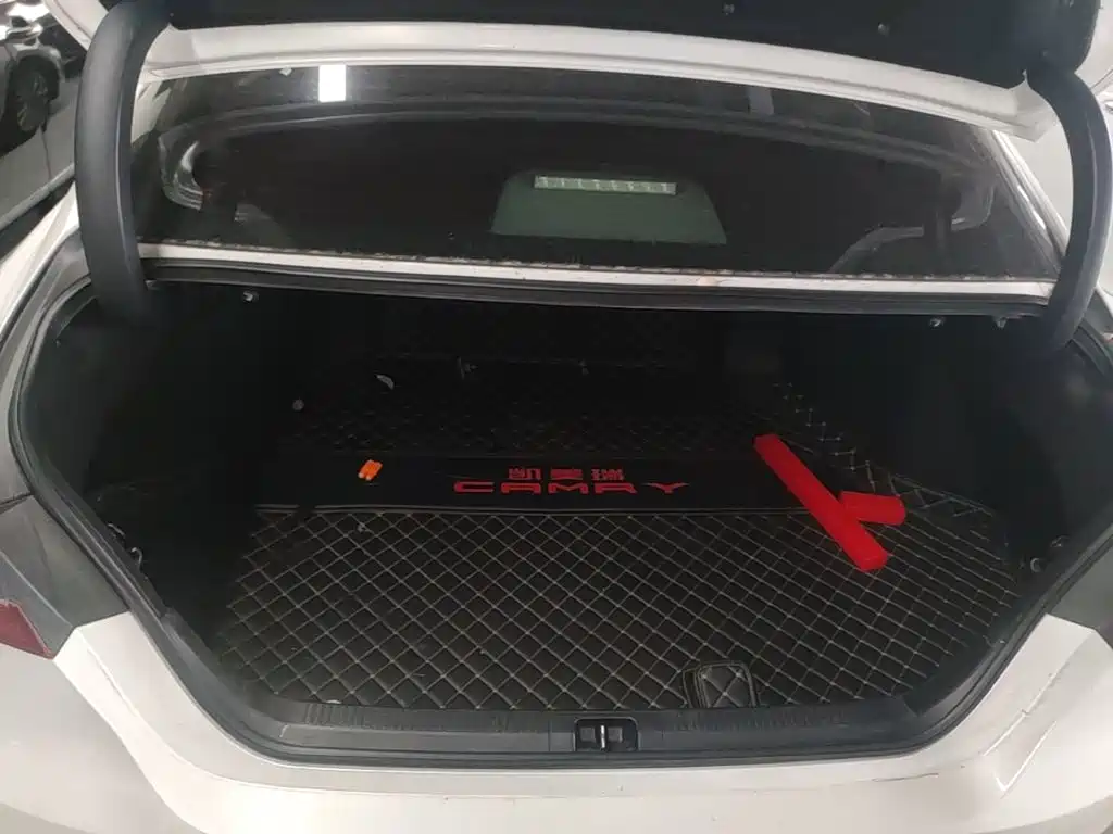 Toyota Camry 2019 — фото 19