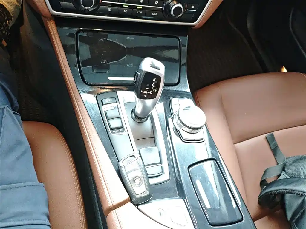 BMW 5 Series 2016 — фото 12