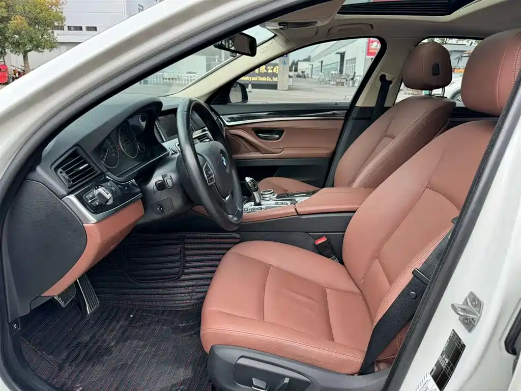 BMW 5 Series 2016 — фото 20