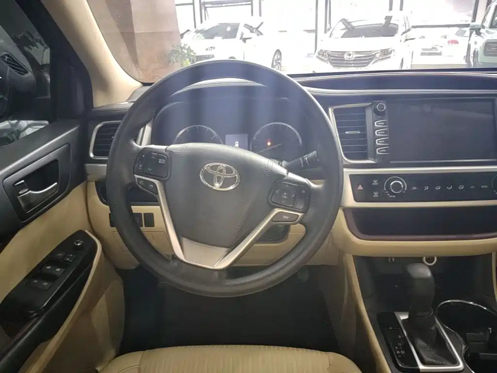 Toyota Highlander 2017 — фото 11