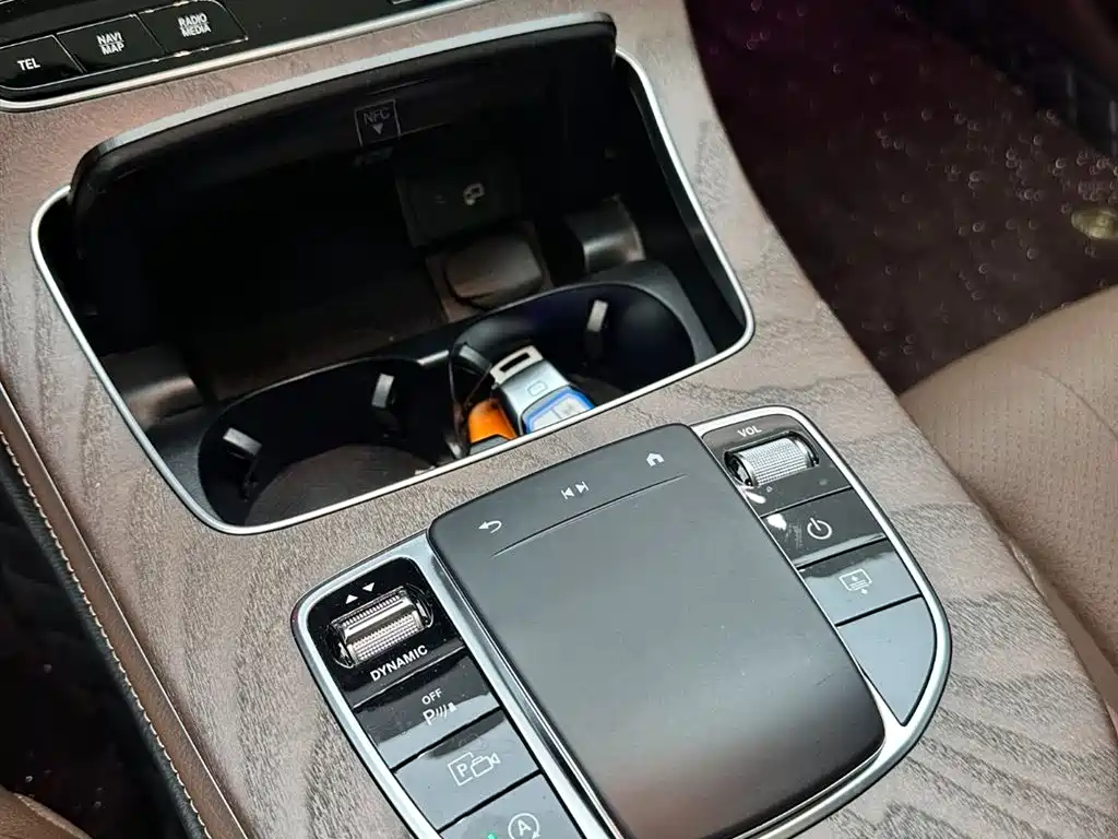 Mercedes-Benz E-Class 2023 — фото 16