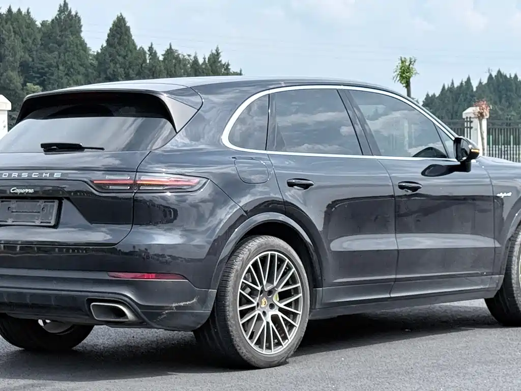 Porsche Cayenne Hybrid 2021