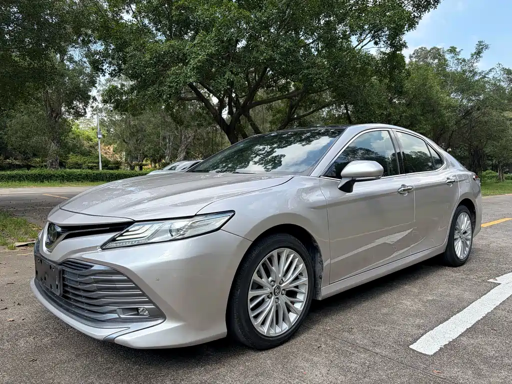 Toyota Camry 2018 — фото 1