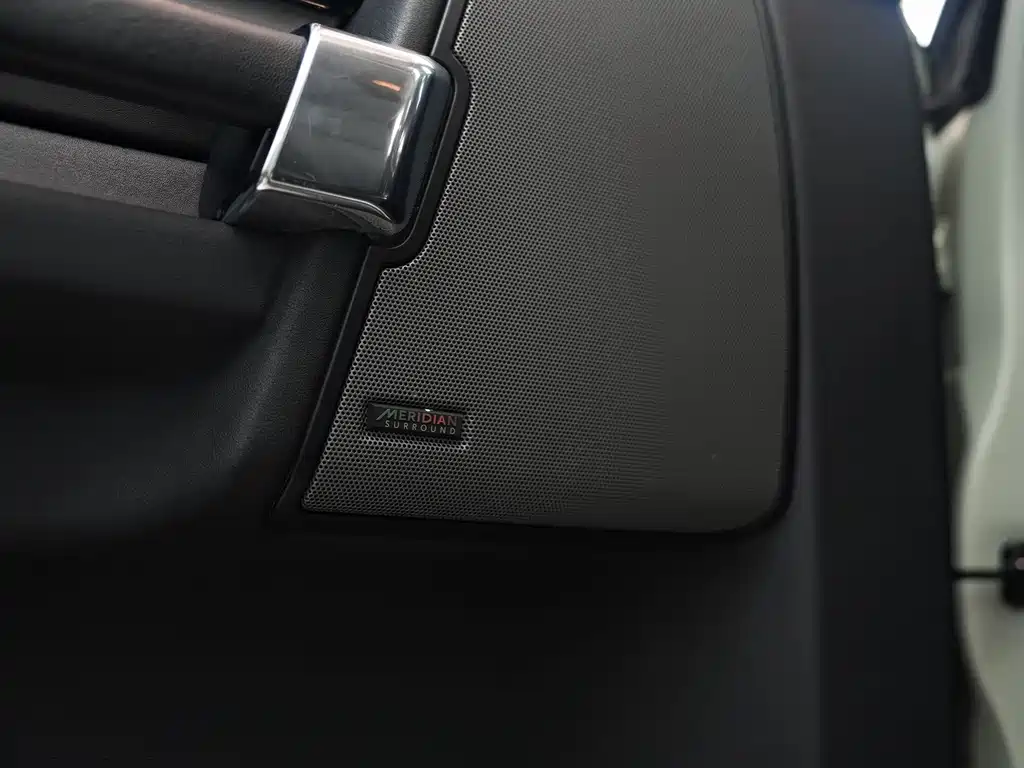 Land Rover Discovery 2014 — фото 12