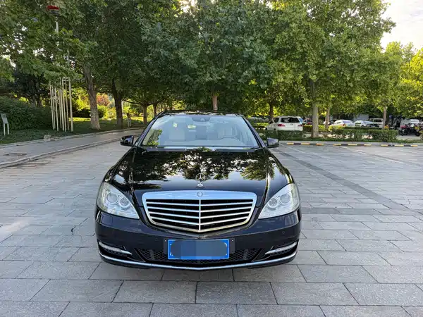 Mercedes-Benz S-Class 2011