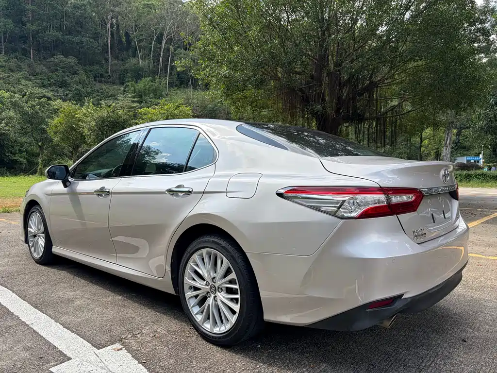 Toyota Camry 2018 — фото 7