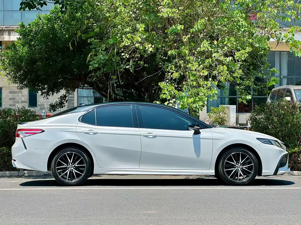 Toyota Camry 2021