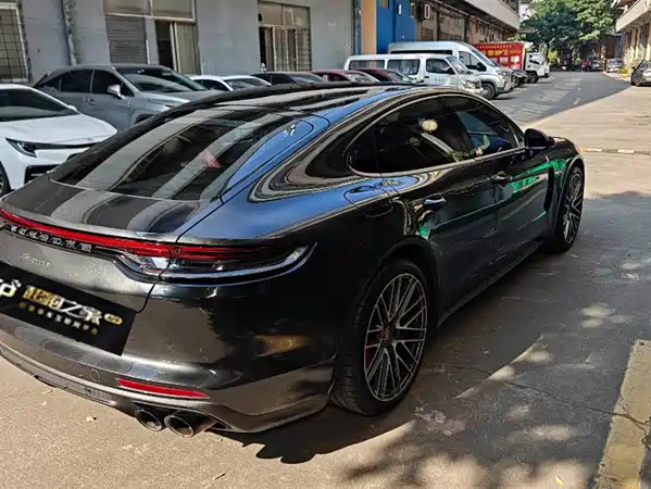 Porsche Panamera 2022