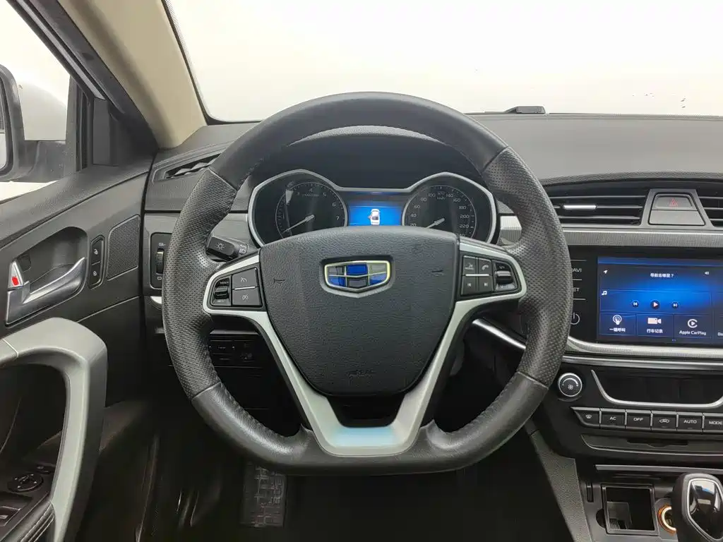 Geely Emgrand 2016 — фото 11