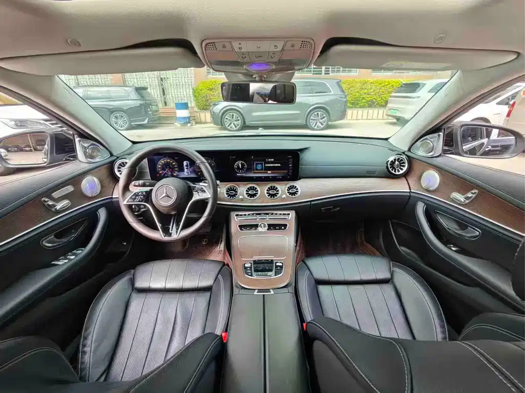 Mercedes-Benz E-Class 2017 — фото 16