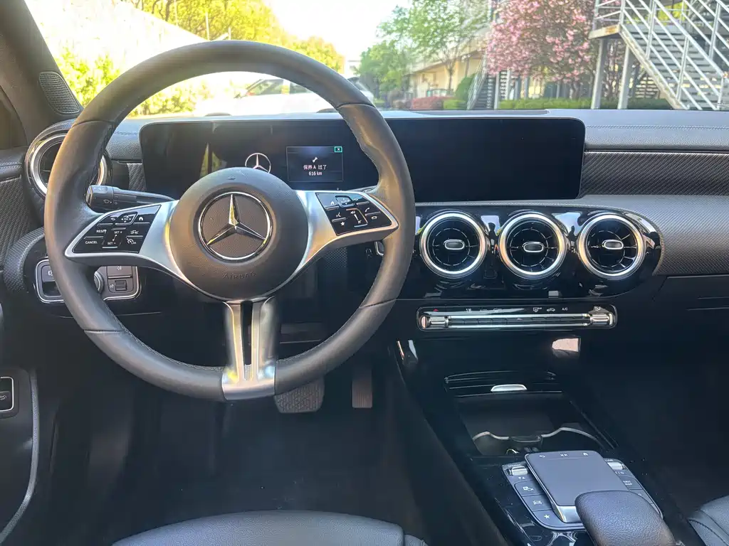 Mercedes-Benz A-Class 2023 — фото 15