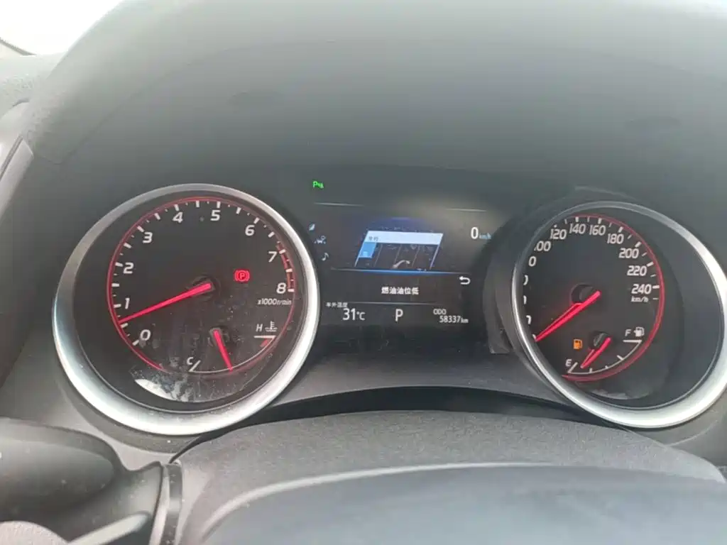 Toyota Camry 2018 — фото 12