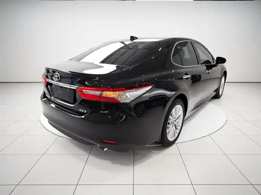Toyota Camry 2021 — фото 7