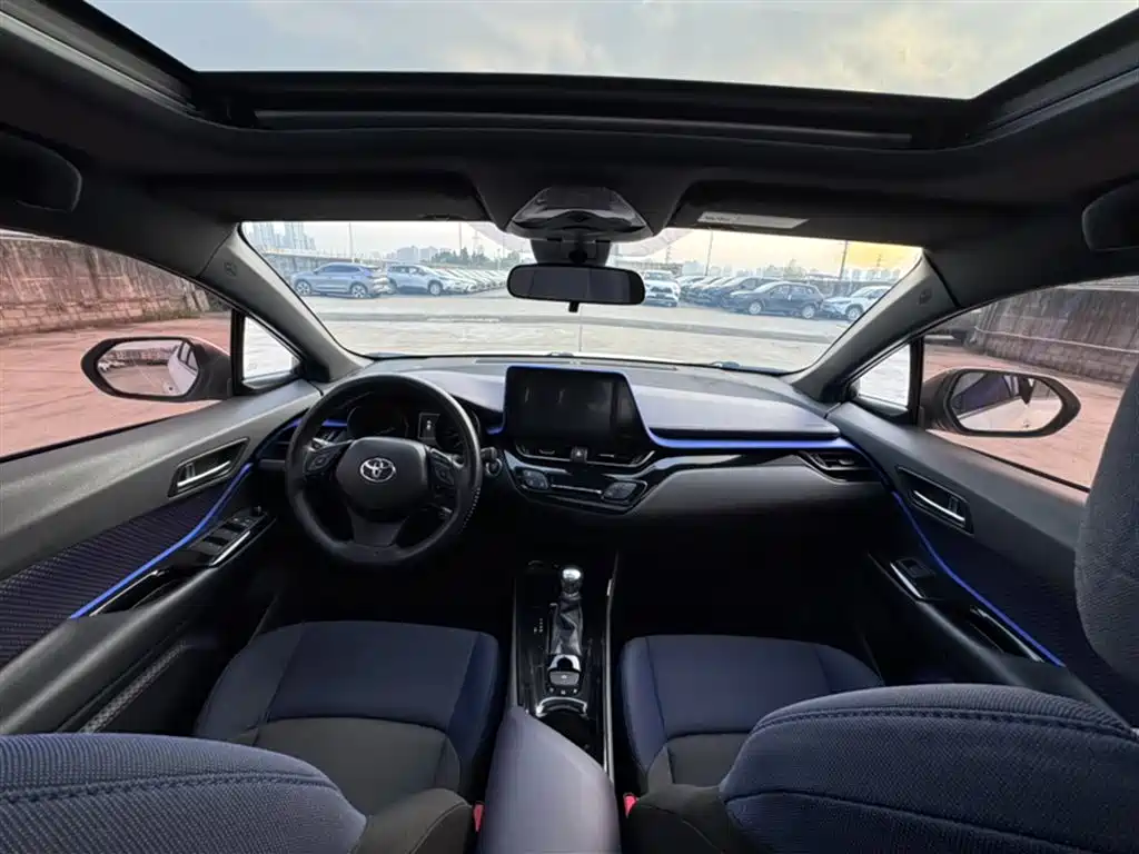 Toyota C-HR 2019 — фото 18