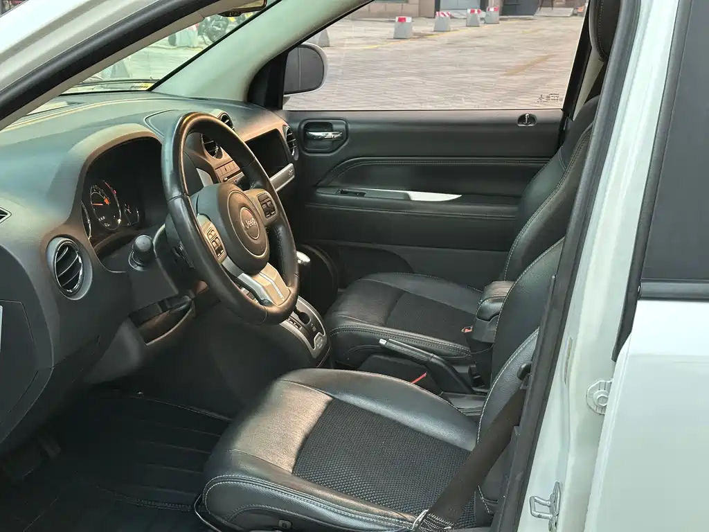 Jeep Compass 2015 — фото 4