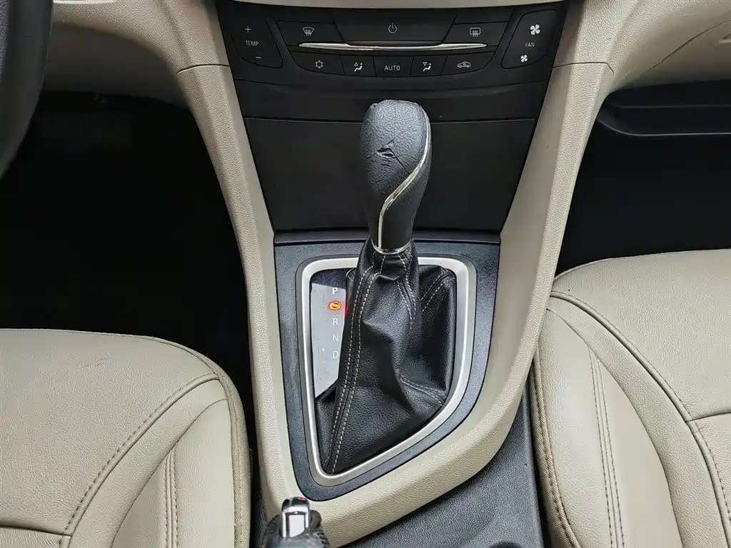 Buick Excelle 2017 — фото 13