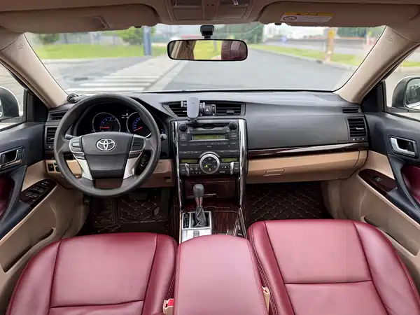 Toyota Reiz 2013