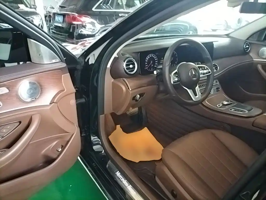 Mercedes-Benz E-Class 2020 — фото 16