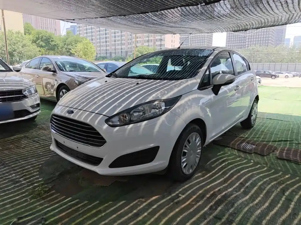 Ford Fiesta 2016 — фото 1