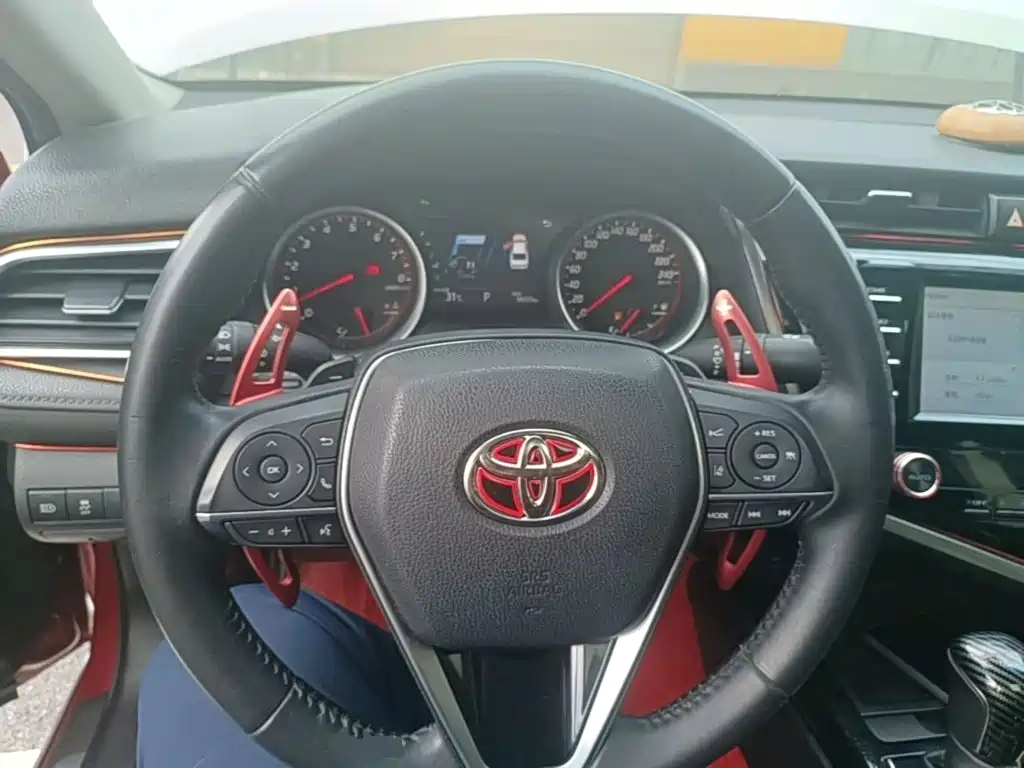 Toyota Camry 2018 — фото 11