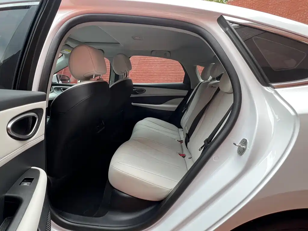 BYD Seal 05 DM-i 2025 — фото 11