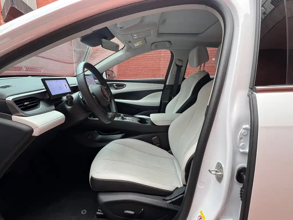 BYD Seal 05 DM-i 2025 — фото 10