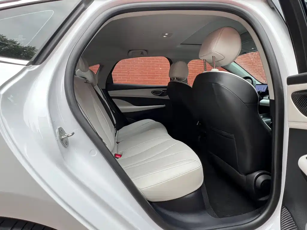 BYD Seal 05 DM-i 2025 — фото 12