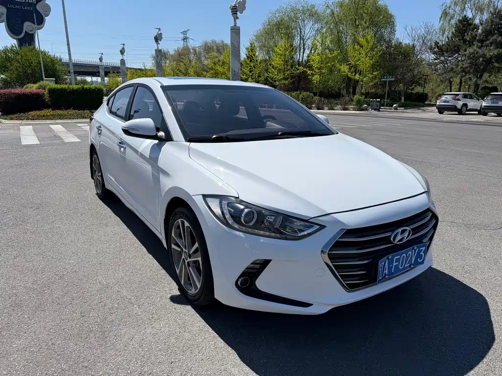 Hyundai Elantra 2018 — фото 3