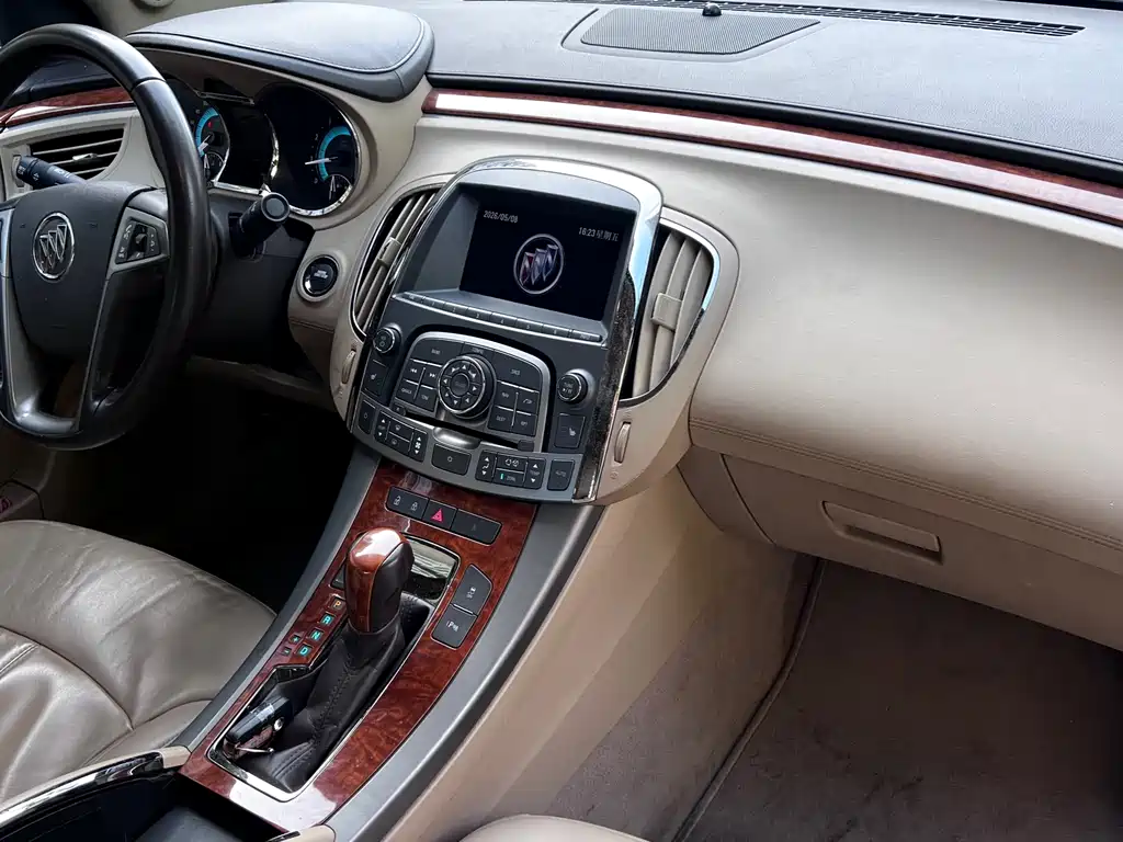 Buick LaCrosse 2011 — фото 8