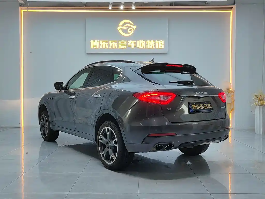 Maserati Levante 2018 — фото 20