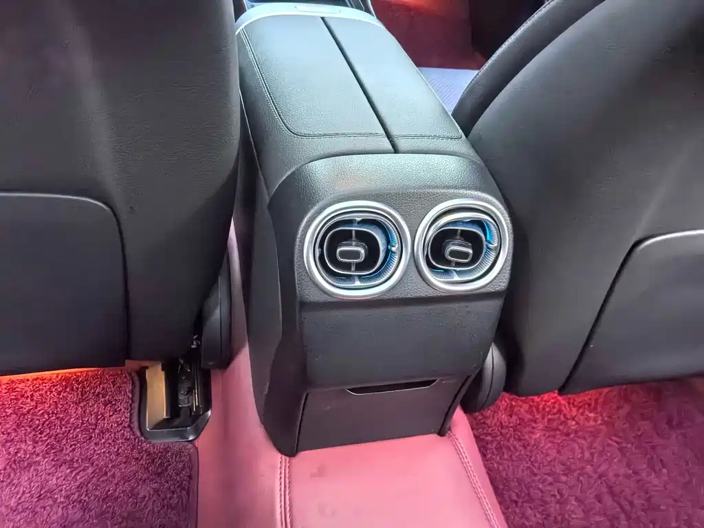 Mercedes-Benz C-Class 2023 — фото 3