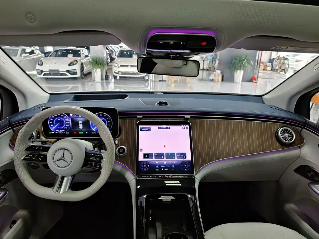 Mercedes-Benz EQE SUV 2023 — фото 13