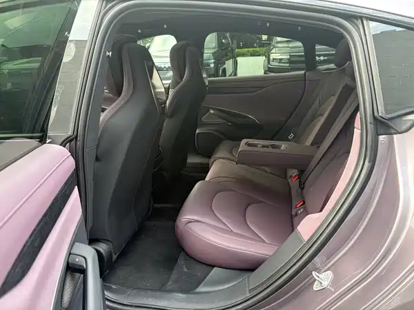 Xiaomi SU7 2025