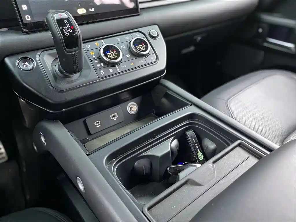 Land Rover Defender 2023 — фото 10