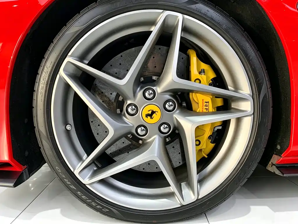Ferrari F8 2021 — фото 9