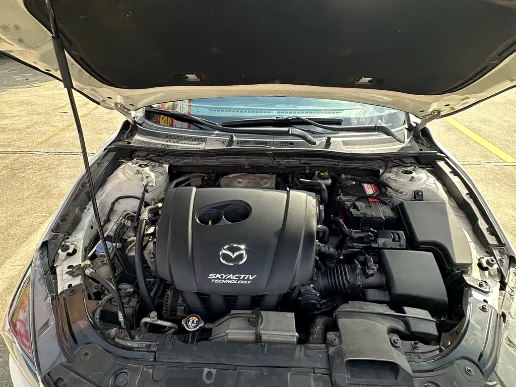 Mazda 3 Axela 2018 — фото 15