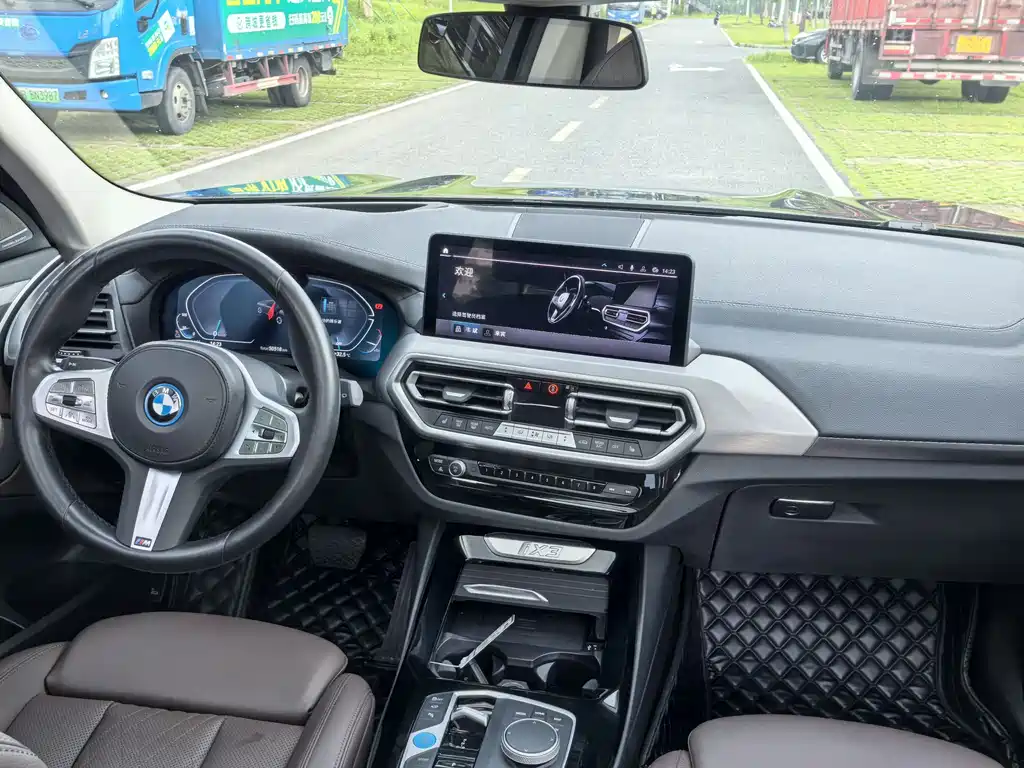 BMW iX3 2024 — фото 12