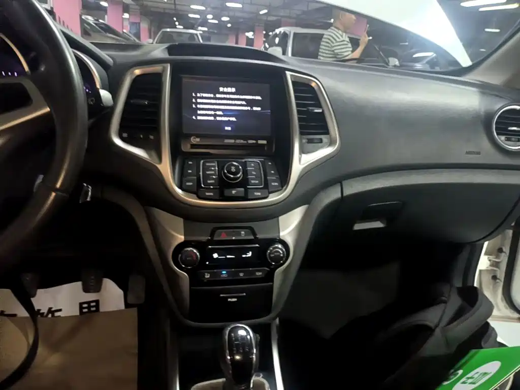 Changan Eado XT 2015 — фото 13