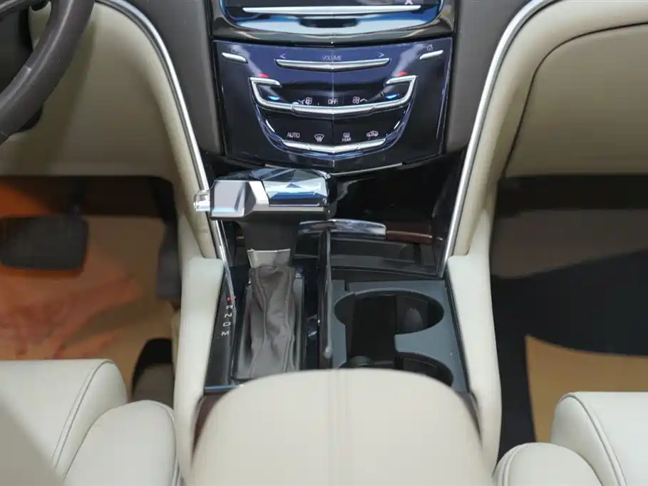 Cadillac XTS 2017 — фото 19