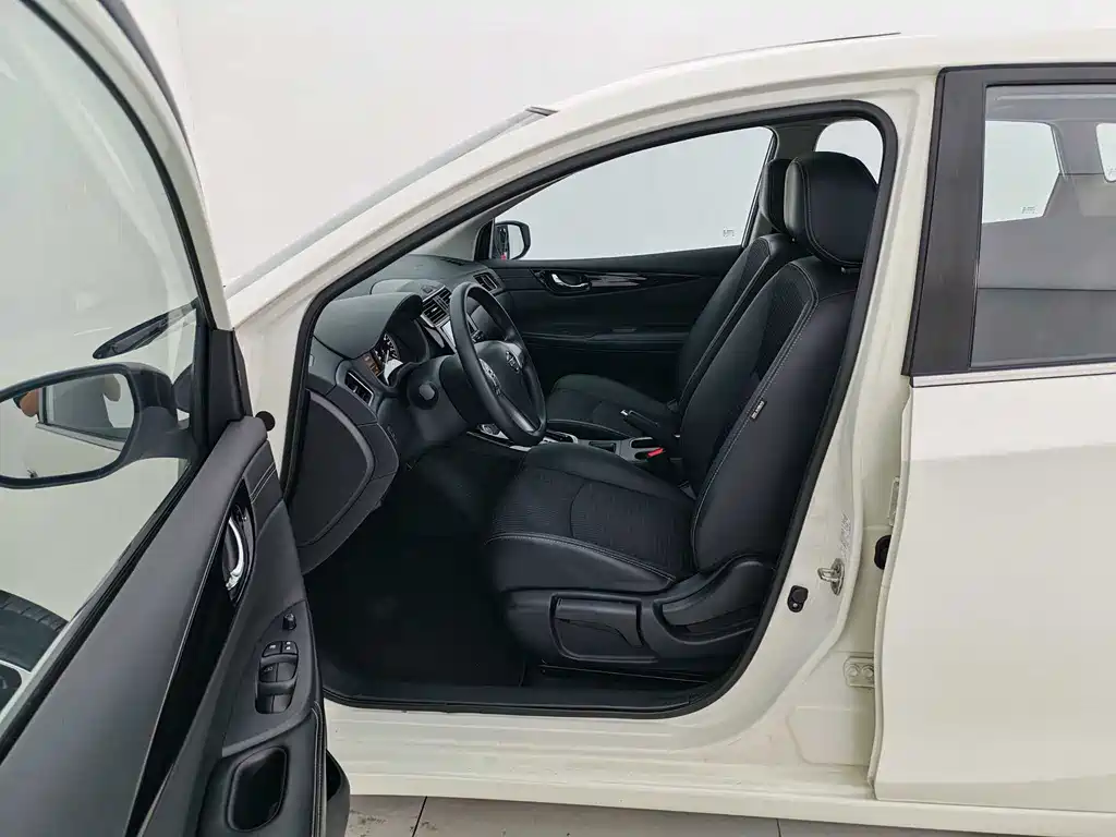 Nissan Tiida 2019 — фото 10