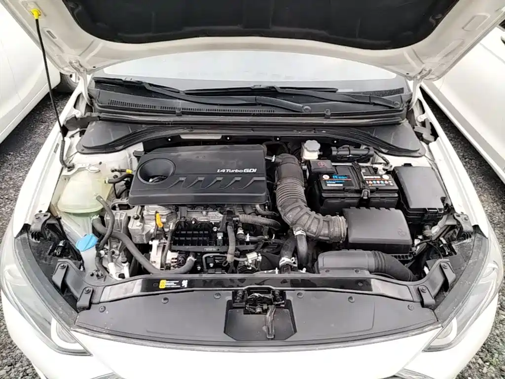 Hyundai Elantra 2017 — фото 20