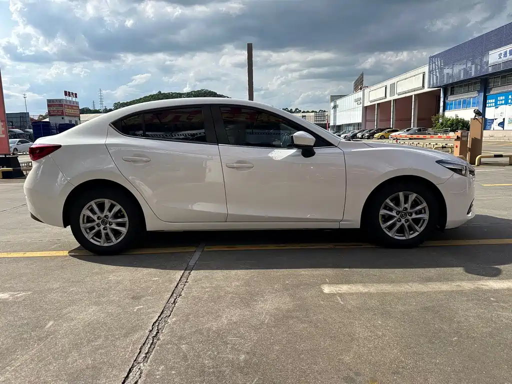 Mazda 3 Axela 2018 — фото 13