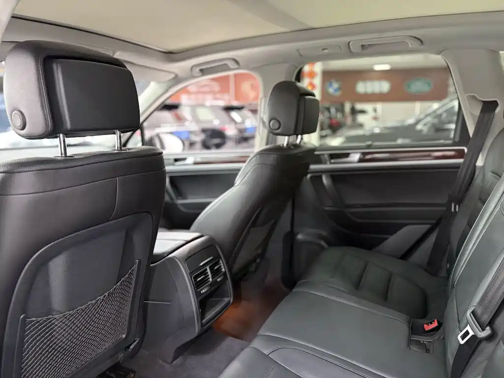 Volkswagen Touareg 2015 — фото 12