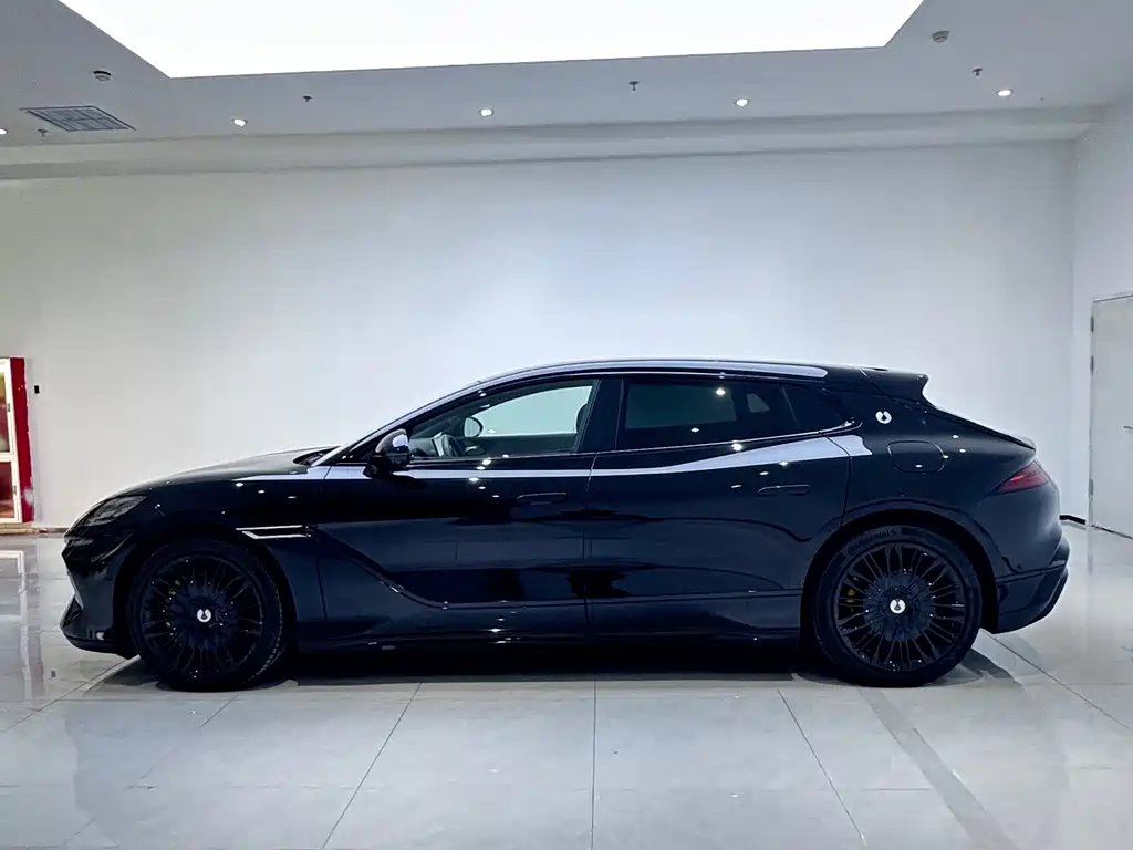 Denza Z9GT 2024