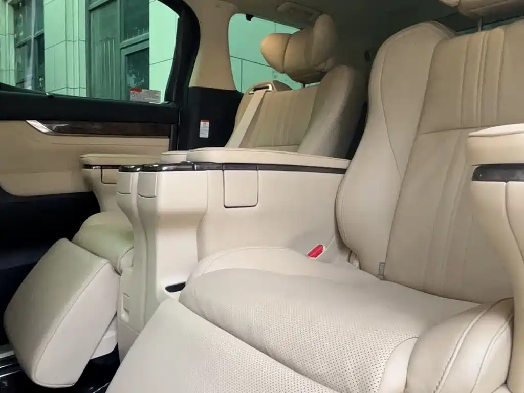 Toyota Alphard 2022 — фото 11
