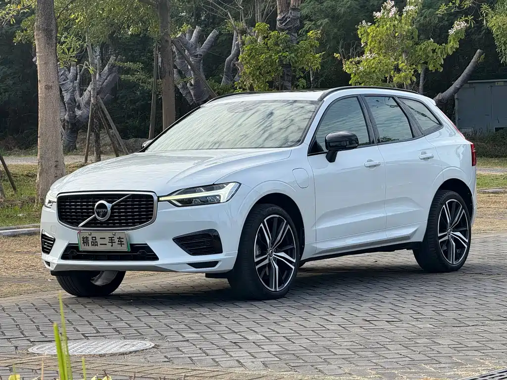 Volvo XC60 PHEV 2020 — фото 1